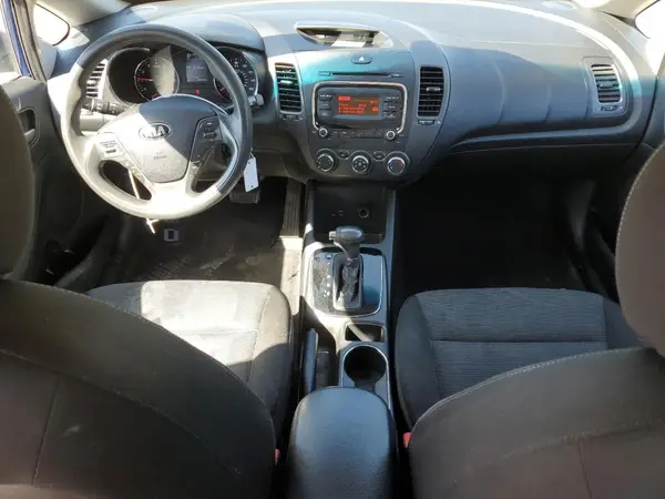 3KPFK4A72HE070559 2017 KIA FORTE - Image 8