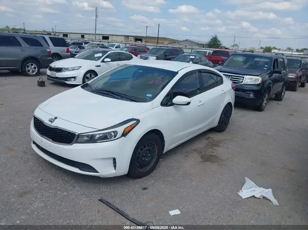 3KPFK4A72HE072196 2017 KIA FORTE - Image 2