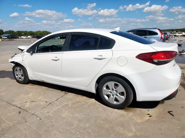 3KPFK4A72HE072585 2017 KIA FORTE - Image 2
