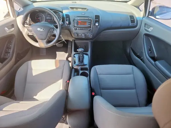 3KPFK4A72HE072585 2017 KIA FORTE - Image 8