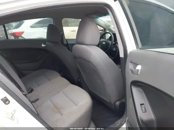 3KPFK4A72HE073316 2017 KIA FORTE - Image 8