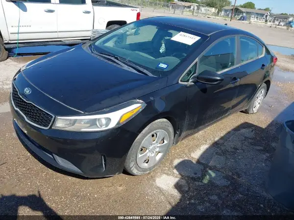 3KPFK4A72HE074532 2017 KIA FORTE - Image 2