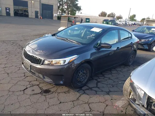 3KPFK4A72HE074546 2017 KIA FORTE - Image 2