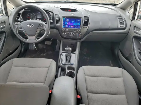 3KPFK4A72HE075454 2017 KIA FORTE - Image 8