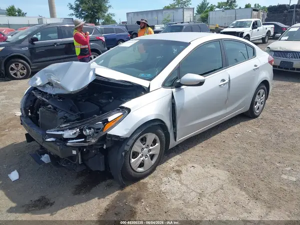 3KPFK4A72HE075793 2017 KIA FORTE - Image 2