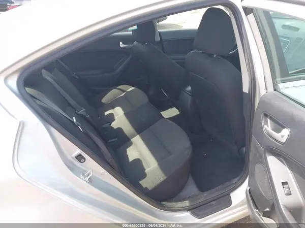 3KPFK4A72HE075793 2017 KIA FORTE - Image 8