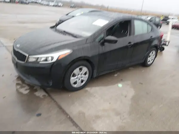 3KPFK4A72HE081996 2017 KIA FORTE - Image 2