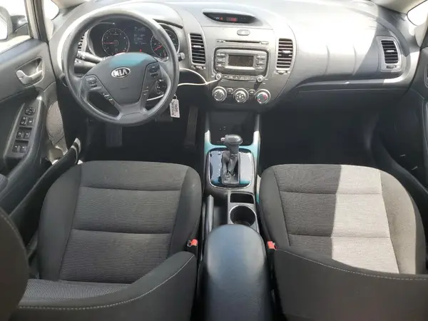 3KPFK4A72HE083375 2017 KIA FORTE - Image 8