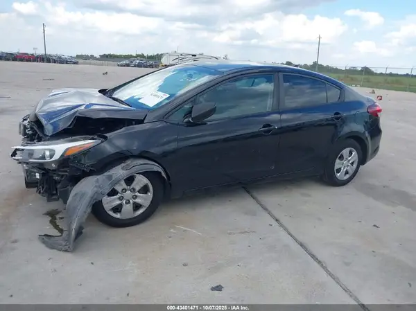 3KPFK4A72HE083618 2017 KIA FORTE - Image 2