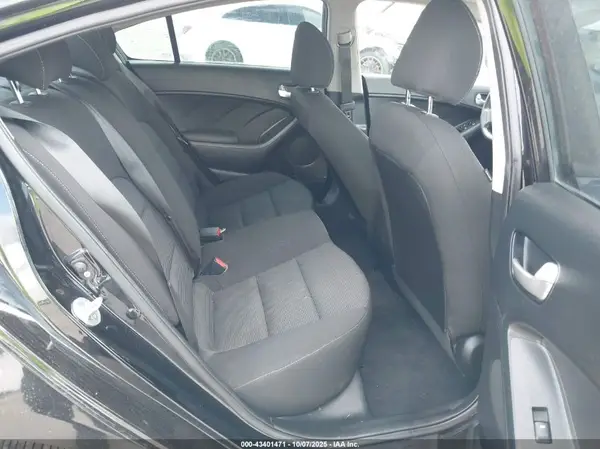3KPFK4A72HE083618 2017 KIA FORTE - Image 8
