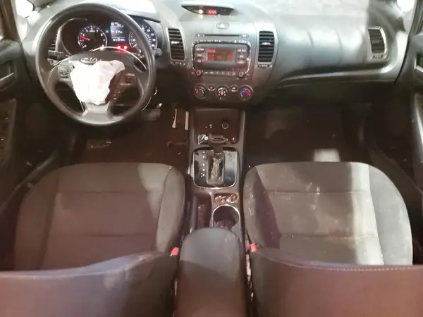 3KPFK4A72HE083649 2017 KIA FORTE - Image 8