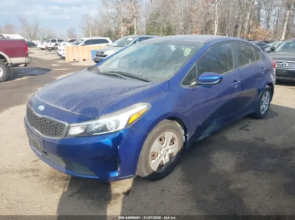 3KPFK4A72HE084090 2017 KIA FORTE - Image 2