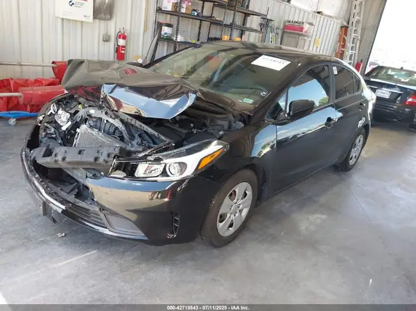 3KPFK4A72HE085417 2017 KIA FORTE - Image 2