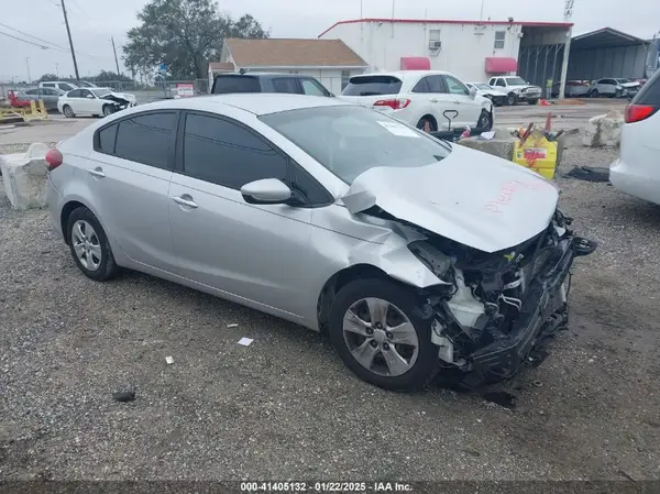 3KPFK4A72HE085773 2017 KIA FORTE - Image 1