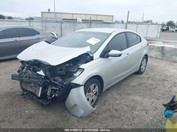 3KPFK4A72HE085773 2017 KIA FORTE - Image 2