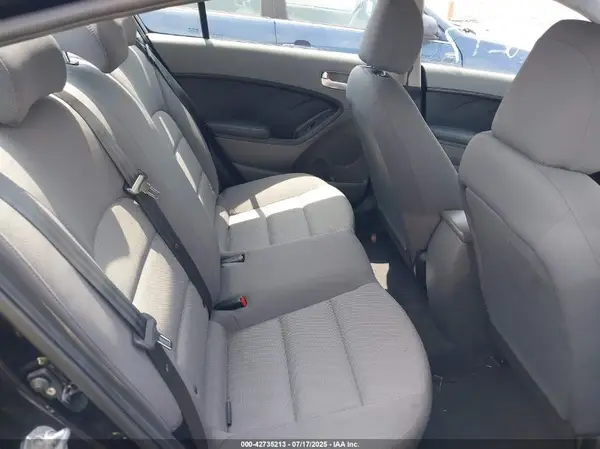 3KPFK4A72HE086499 2017 KIA FORTE - Image 8