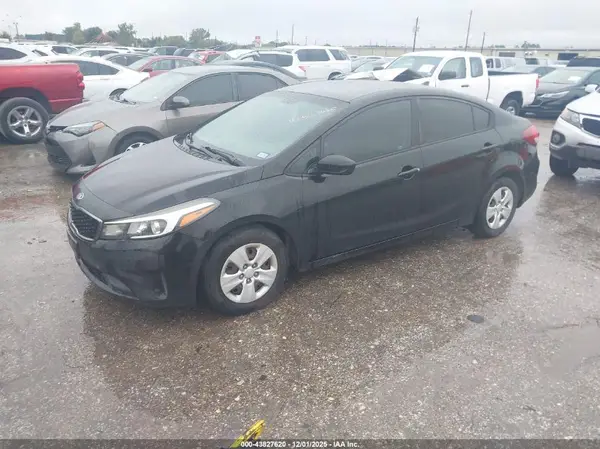 3KPFK4A72HE088611 2017 KIA FORTE - Image 2