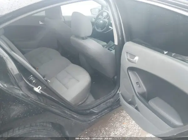 3KPFK4A72HE088611 2017 KIA FORTE - Image 8