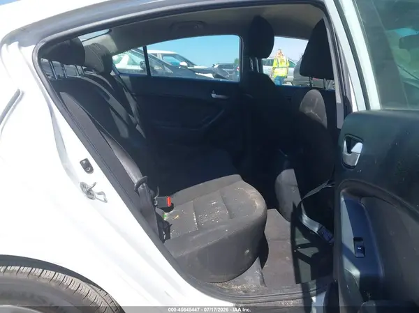 3KPFK4A72HE089287 2017 KIA FORTE - Image 8