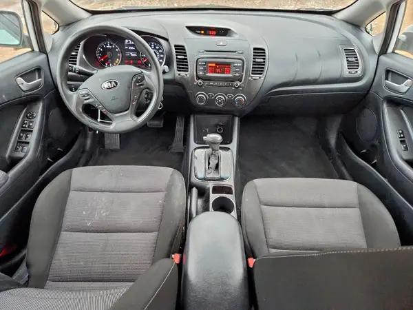 3KPFK4A72HE090035 2017 KIA FORTE - Image 8