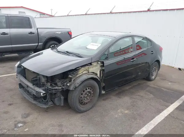 3KPFK4A72HE090584 2017 KIA FORTE - Image 2