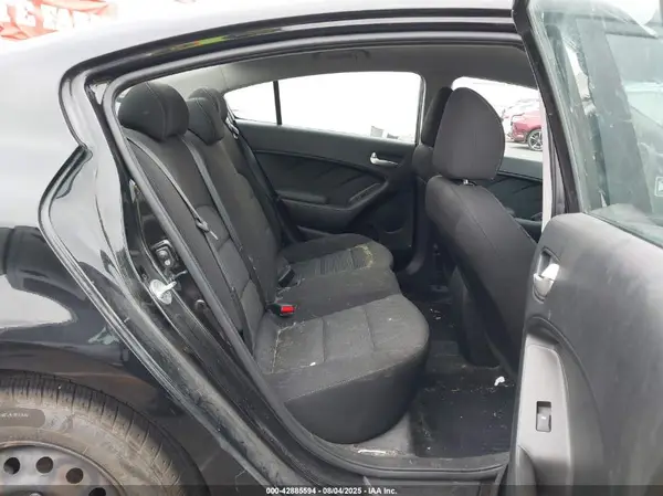 3KPFK4A72HE090584 2017 KIA FORTE - Image 8