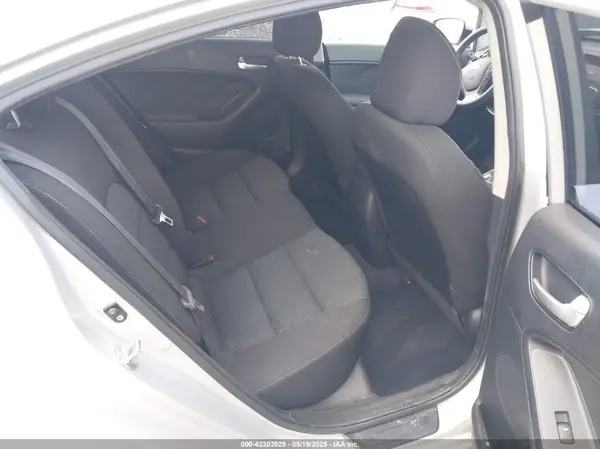 3KPFK4A72HE092707 2017 KIA FORTE - Image 8