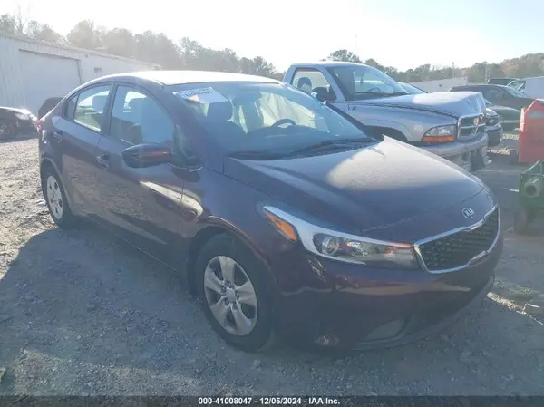 3KPFK4A72HE093677 2017 KIA FORTE - Image 1