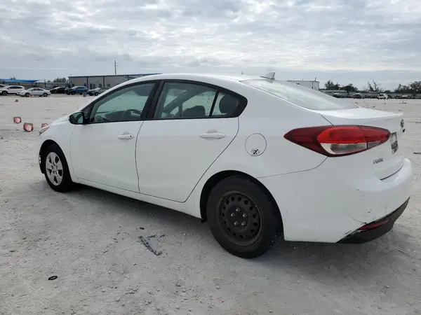 3KPFK4A72HE093744 2017 KIA FORTE - Image 2