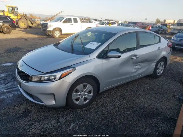 3KPFK4A72HE094960 2017 KIA FORTE - Image 2