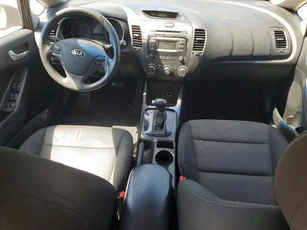 3KPFK4A72HE095414 2017 KIA FORTE - Image 8
