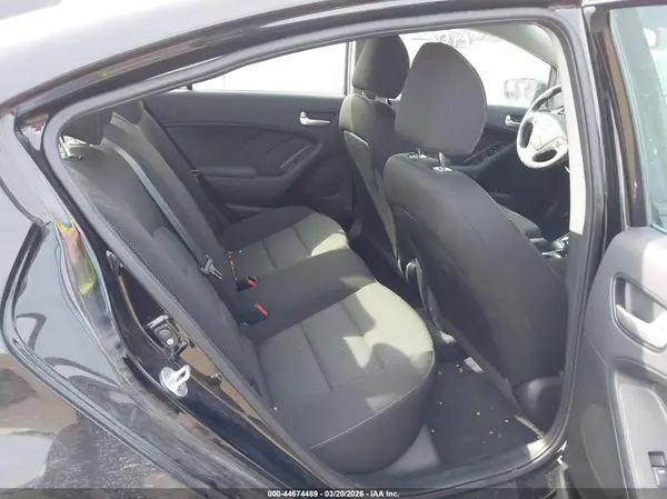 3KPFK4A72HE096109 2017 KIA FORTE - Image 8