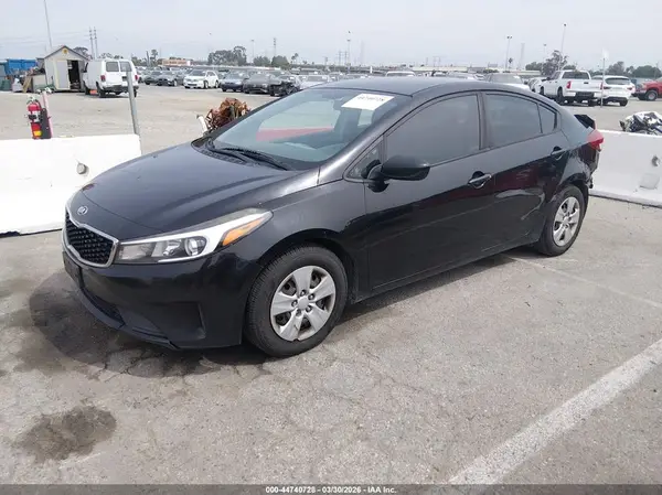 3KPFK4A72HE096403 2017 KIA FORTE - Image 2