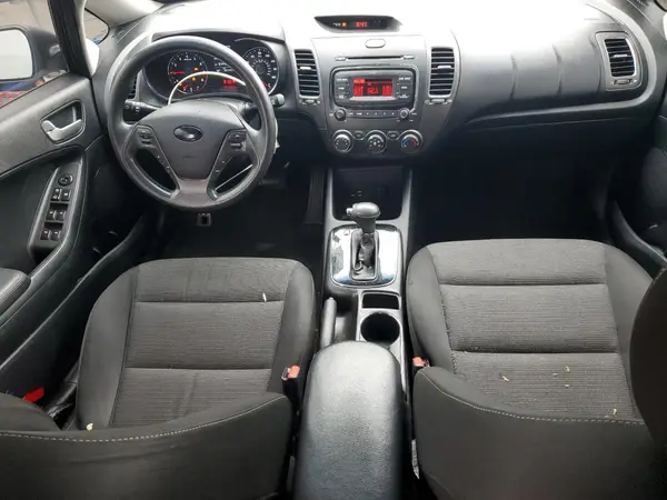 3KPFK4A72HE096420 2017 KIA FORTE - Image 8
