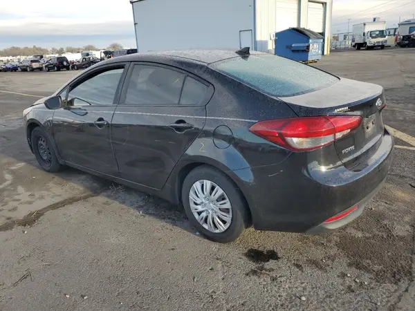 3KPFK4A72HE097390 2017 KIA FORTE - Image 2