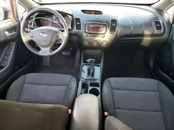 3KPFK4A72HE097390 2017 KIA FORTE - Image 8