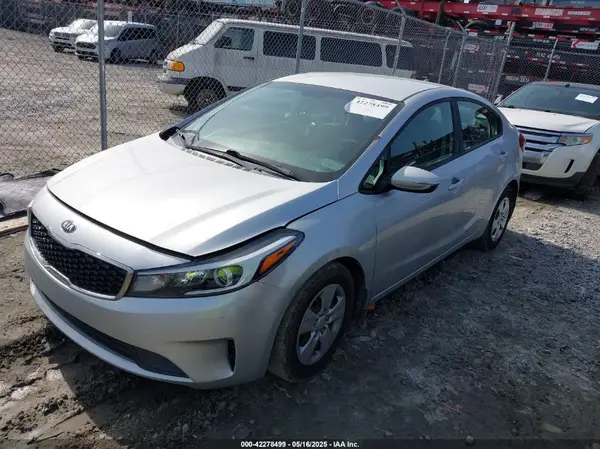 3KPFK4A72HE097728 2017 KIA FORTE - Image 2