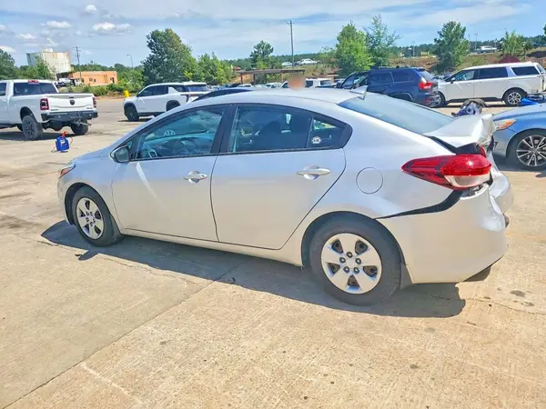 3KPFK4A72HE098247 2017 KIA FORTE - Image 2