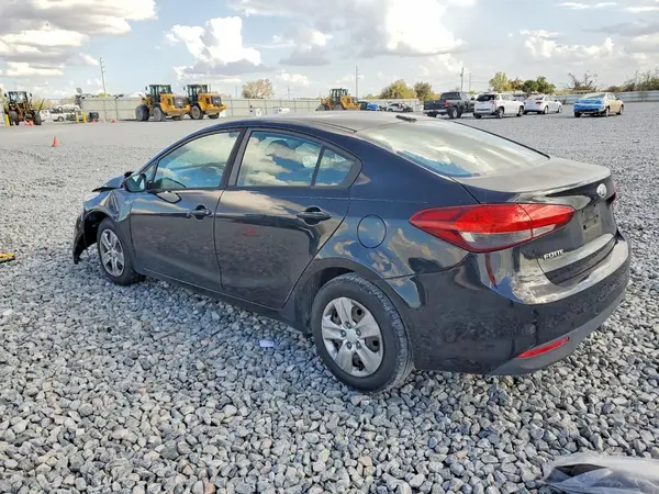 3KPFK4A72HE100899 2017 KIA FORTE - Image 2