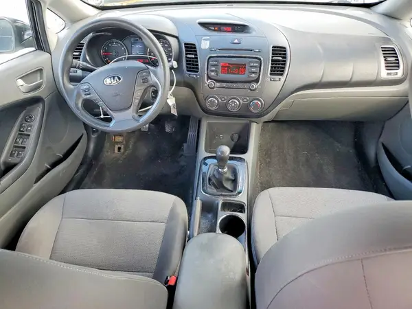 3KPFK4A72HE100899 2017 KIA FORTE - Image 8