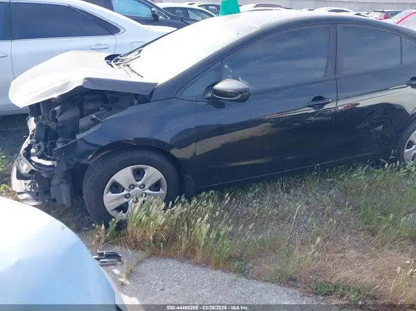 3KPFK4A72HE100935 2017 KIA FORTE - Image 2