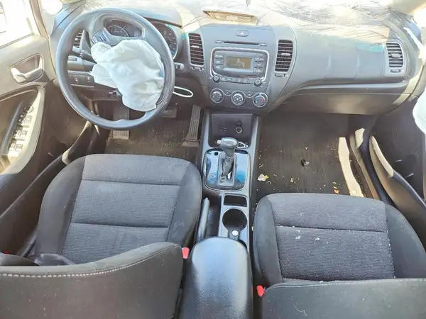 3KPFK4A72HE101230 2017 KIA FORTE - Image 8