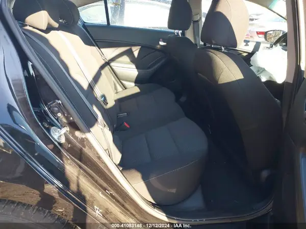 3KPFK4A72HE103639 2017 KIA FORTE - Image 8