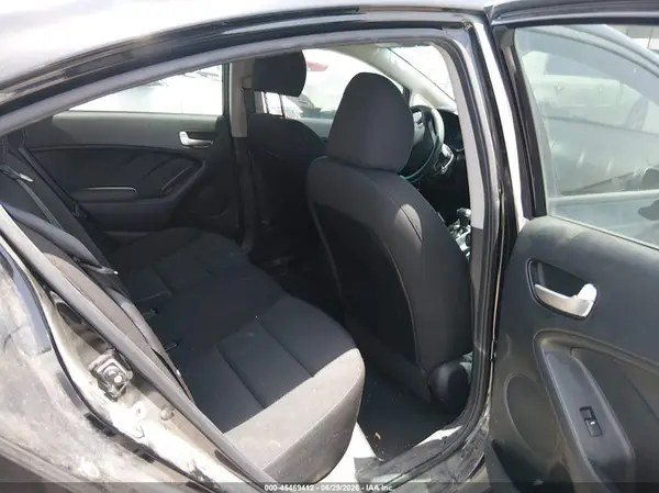 3KPFK4A72HE106962 2017 KIA FORTE - Image 8