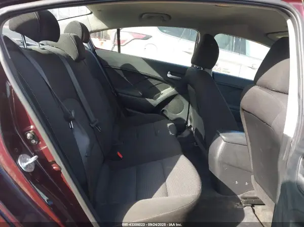 3KPFK4A72HE108498 2017 KIA FORTE - Image 8
