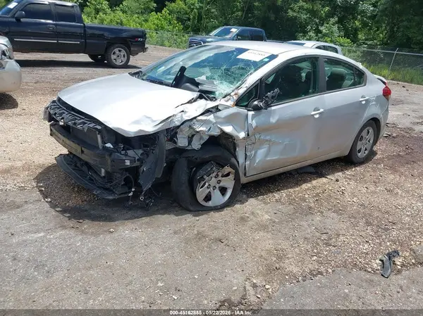 3KPFK4A72HE108825 2017 KIA FORTE - Image 2