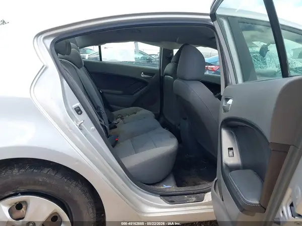 3KPFK4A72HE108825 2017 KIA FORTE - Image 8