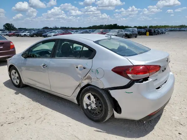 3KPFK4A72HE109294 2017 KIA FORTE - Image 2