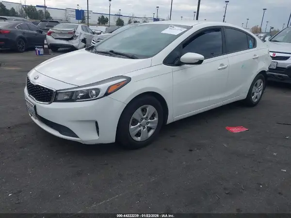 3KPFK4A72HE109862 2017 KIA FORTE - Image 2