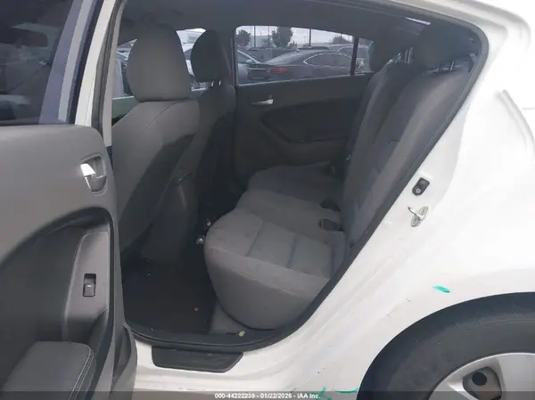 3KPFK4A72HE109862 2017 KIA FORTE - Image 8